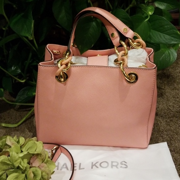 Michael Kors Handbag. 9.25 x 8.25 x 4.5 - Picture 2 of 5